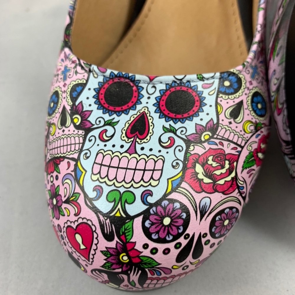 One-of-kind SUGAR SKULL HYDROGRAPHIC pumps 💕💀💕 - Picture 6 of 8